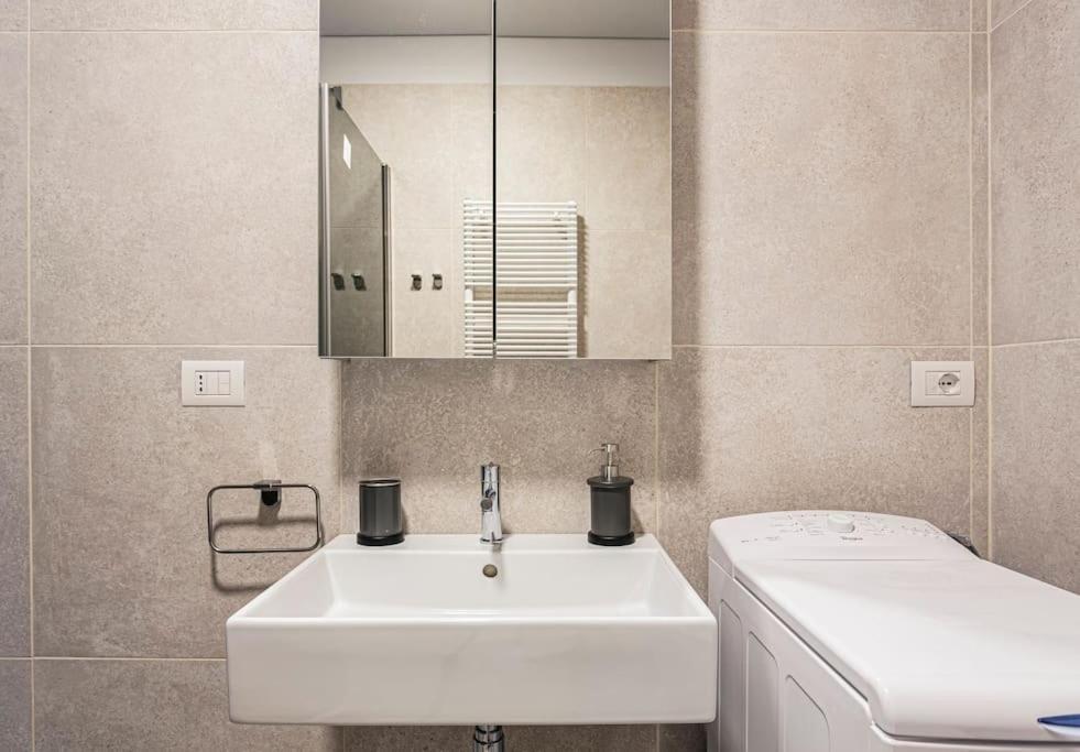 Unique Studio In The Heart Of Milan Milão Exterior foto